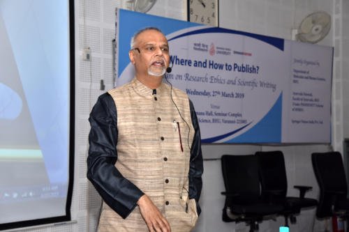 Prof. Bhushan Patwardhan, Vice Chairman, UGC taliking about CARE guidelines during the symposium on 'Where and How to Publish?'