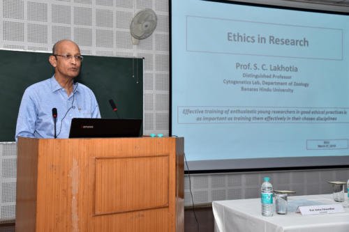 Prof. SC Lakhotia talking about the publication ethics during the symposium on 'Where and How to Publish?'
